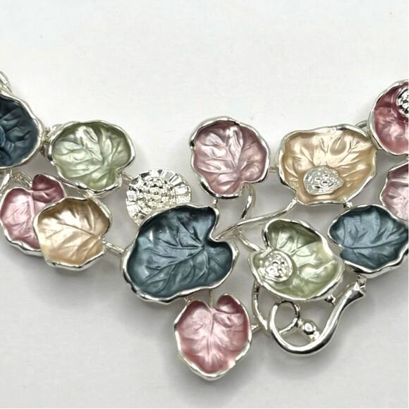 Y2K Pink & Silver Leaf Necklace - Picture 2 of 3